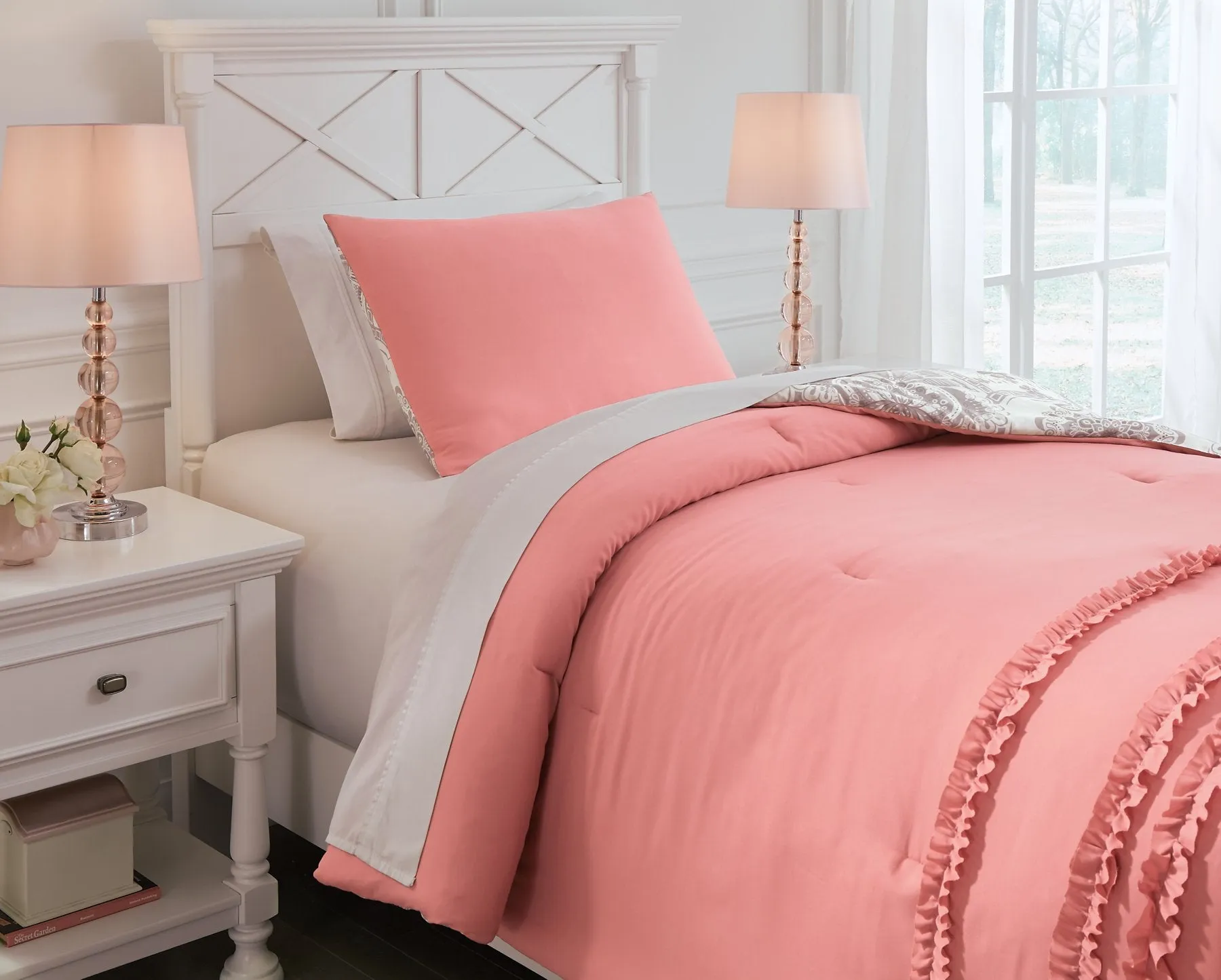 Avaleigh Comforter Set