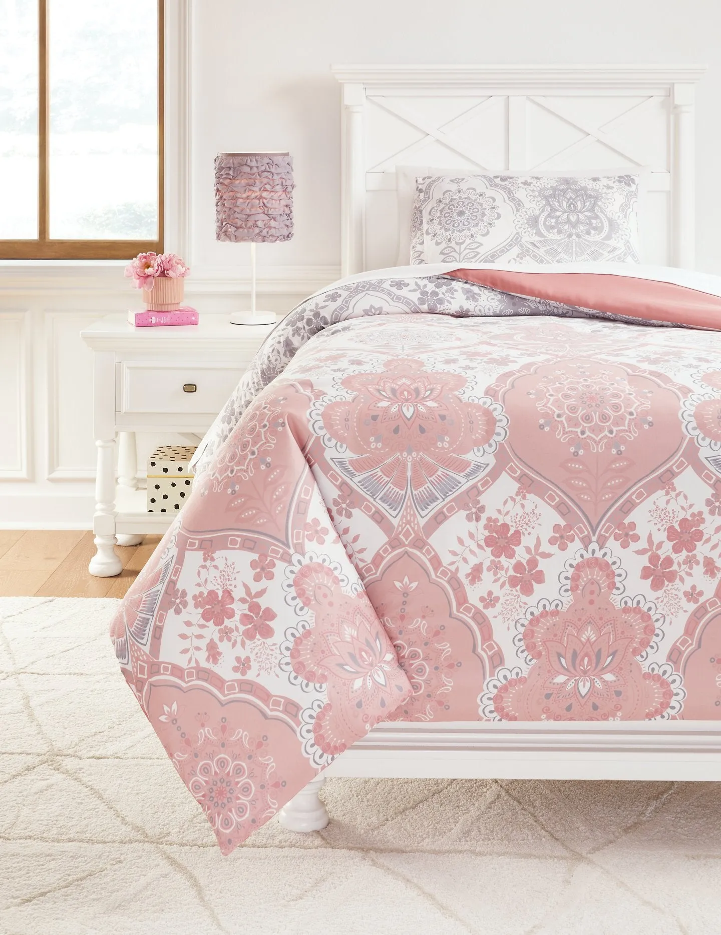 Avaleigh Comforter Set