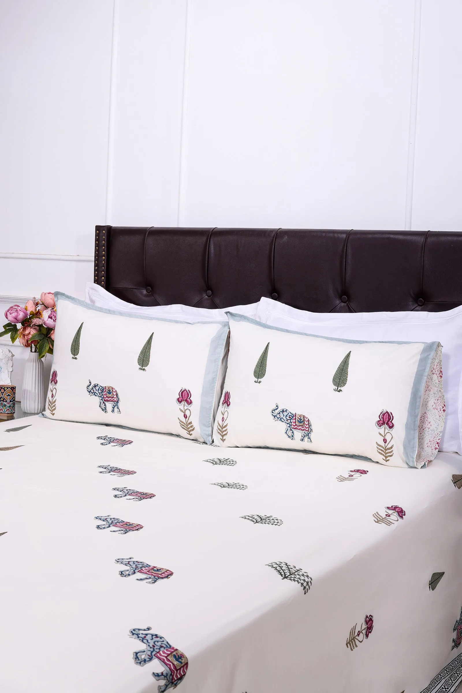 Gajgamini Cream Cotton Percale Bedsheet