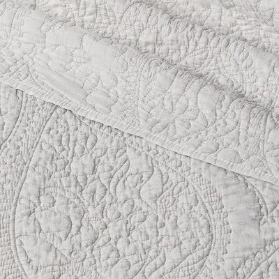 New - Threshold Microfiber Quilt Paisley Stitch Lightweight, Light Gray, Twin/TwinXL