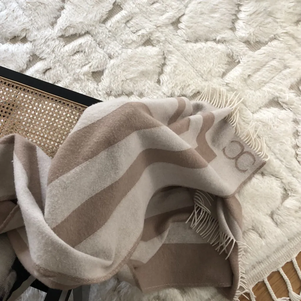 Throw Monogram Beige